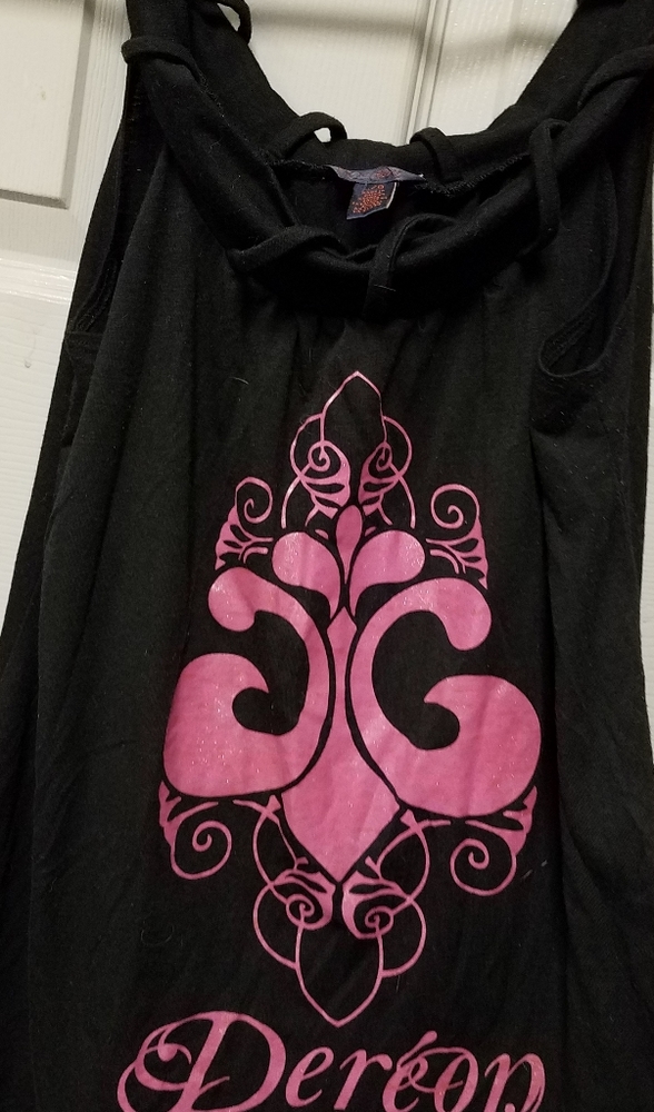 Dereon woman top.